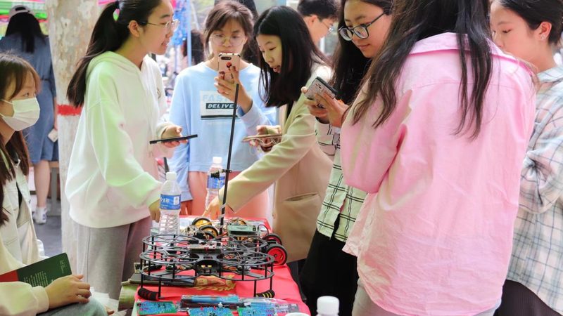 选择合适的开源工具需要考虑以下因素：
